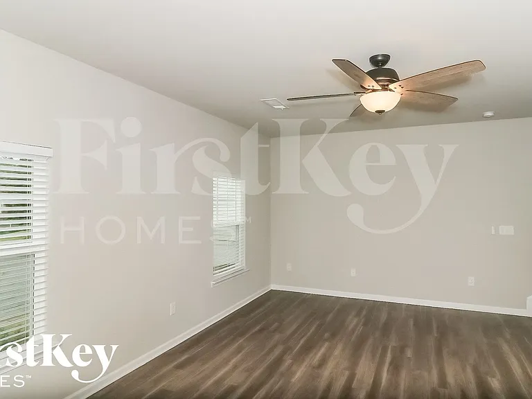 325 Stoney Hollow Rd — Photo 3
