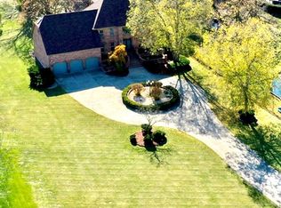 16W451 Hillside Ln, Willowbrook, IL