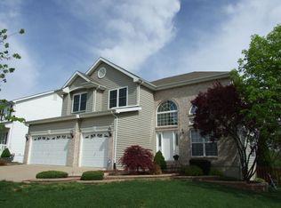 159 Valleybrook Dr, O'Fallon, MO 63368