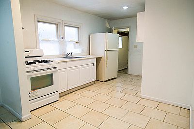 3rd image of 29 Brewster Ln