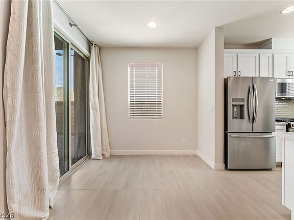 5th image of 11676 Golden Oriole Ave