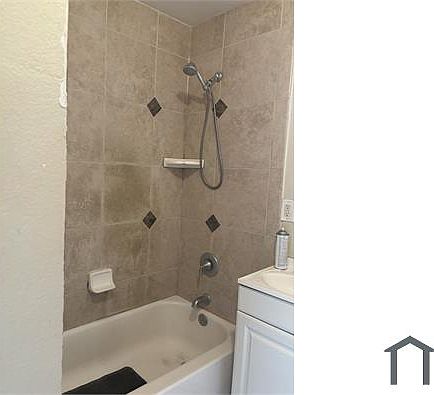 4th image of 165 1/2 N Alessandro Ave