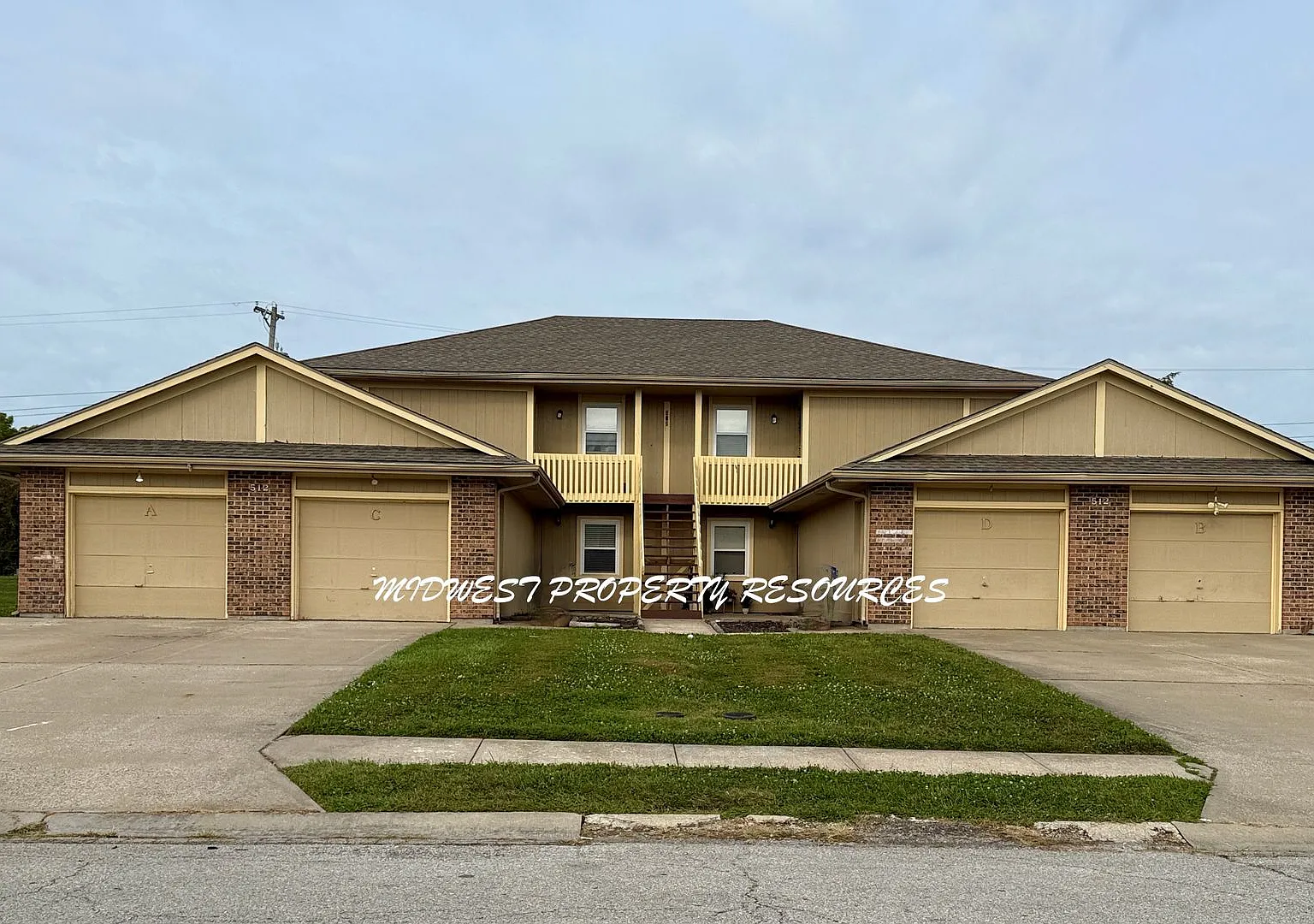 2 Bedroom Duplex w/ Garage — Photo 1