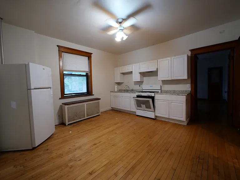 532 W 31st St #2R — Photo 6
