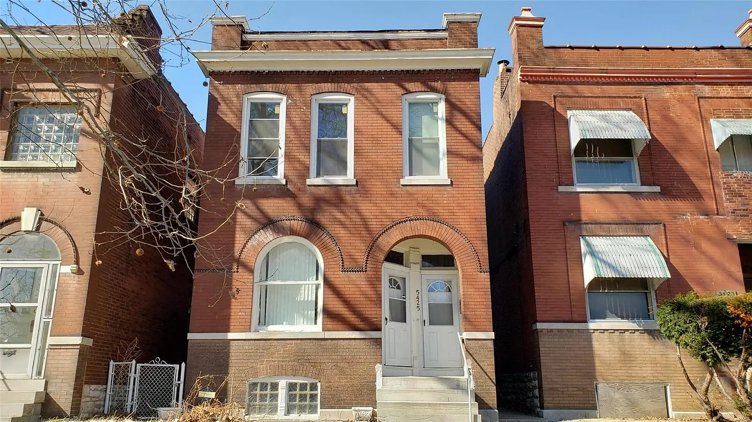 5425 South Broadway photo 1