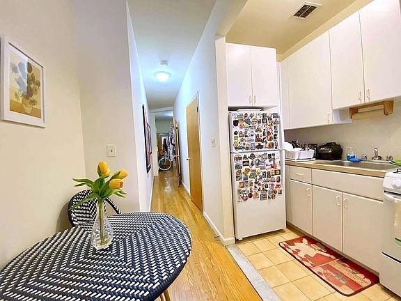 3rd image of 60 W 75th St APT 3d