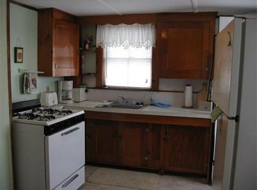 5th image of 131 Railroad Ave