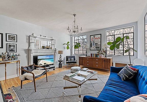 2nd image of 123 Henry St APT 1D