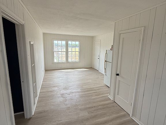 5th image of 642 Glazebrook St #3