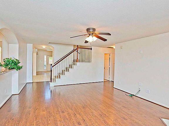 3rd image of 2517 Fair Oak St
