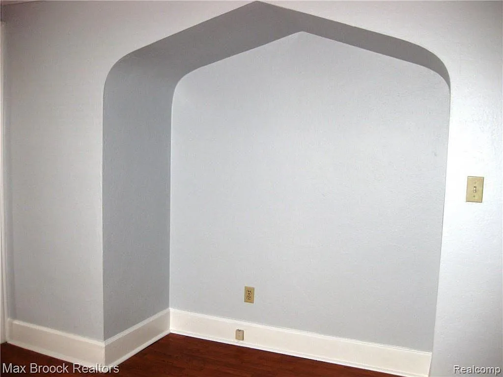 2 bed, 1.0 bath, 1013 sqft, $1,550 — Photo 2