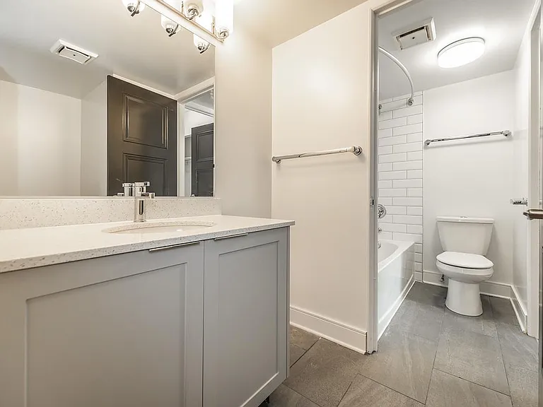 948 Esquimalt Rd — Photo 13