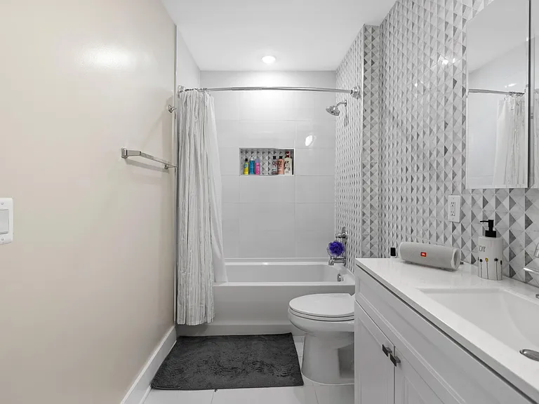 1638 K St NE #202 — Photo 10
