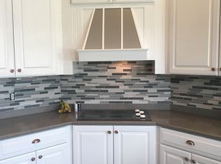 100 Greenland Ln, Yorktown, IN 47396
