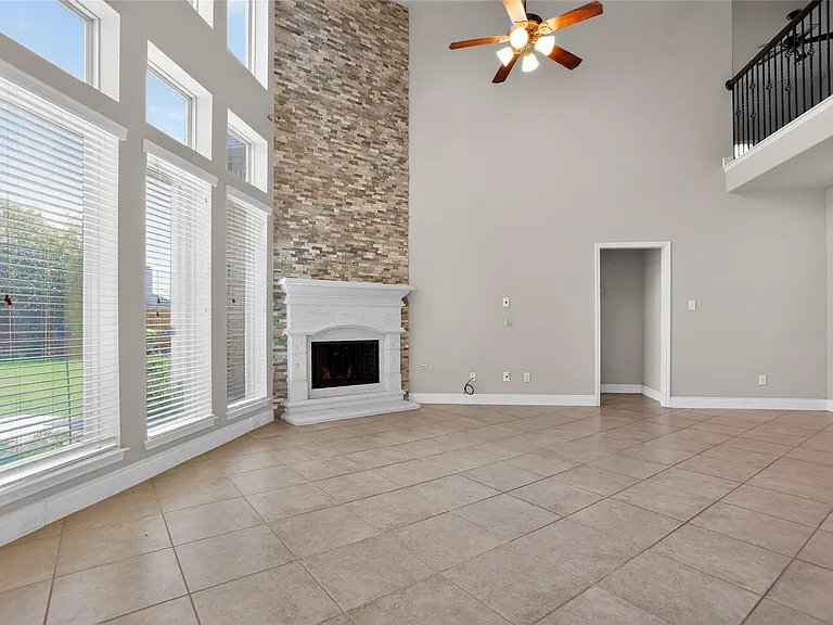 6535 Arroyo Springs Ln — Photo 10
