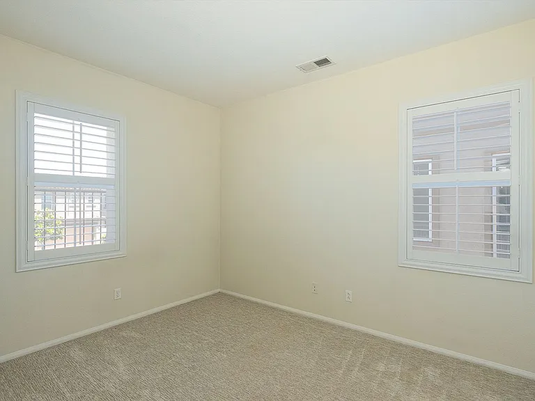 326 Lakeview Ct — Photo 20