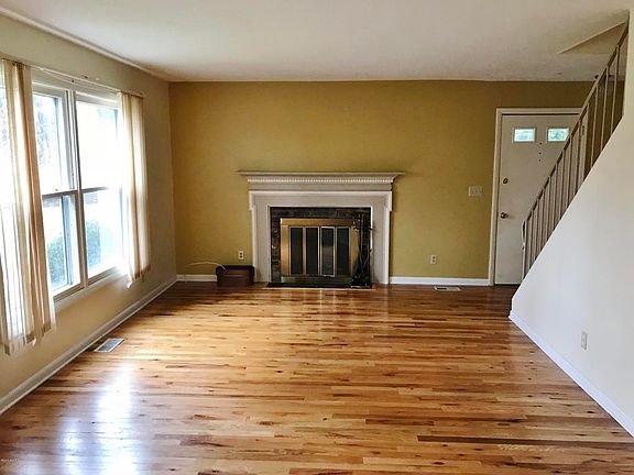 2nd image of 2606 Cherrywood Ct