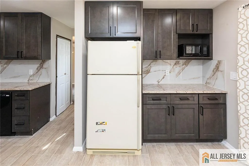 4 bed, 2.0 bath, $3,995 — Photo 4