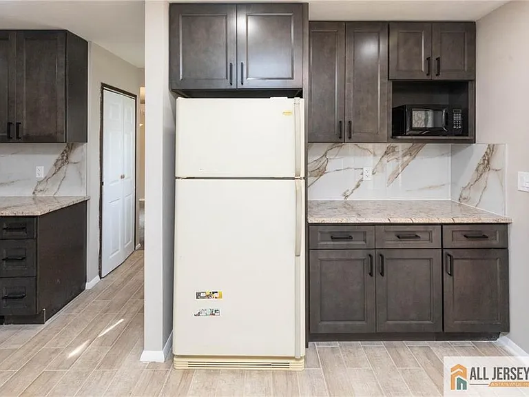 10 Eardley Rd — Photo 4