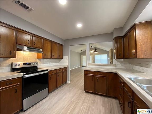 4th image of 107 Blanco St