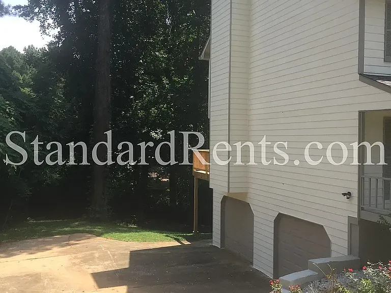3772 Holy Cross Dr — Photo 3