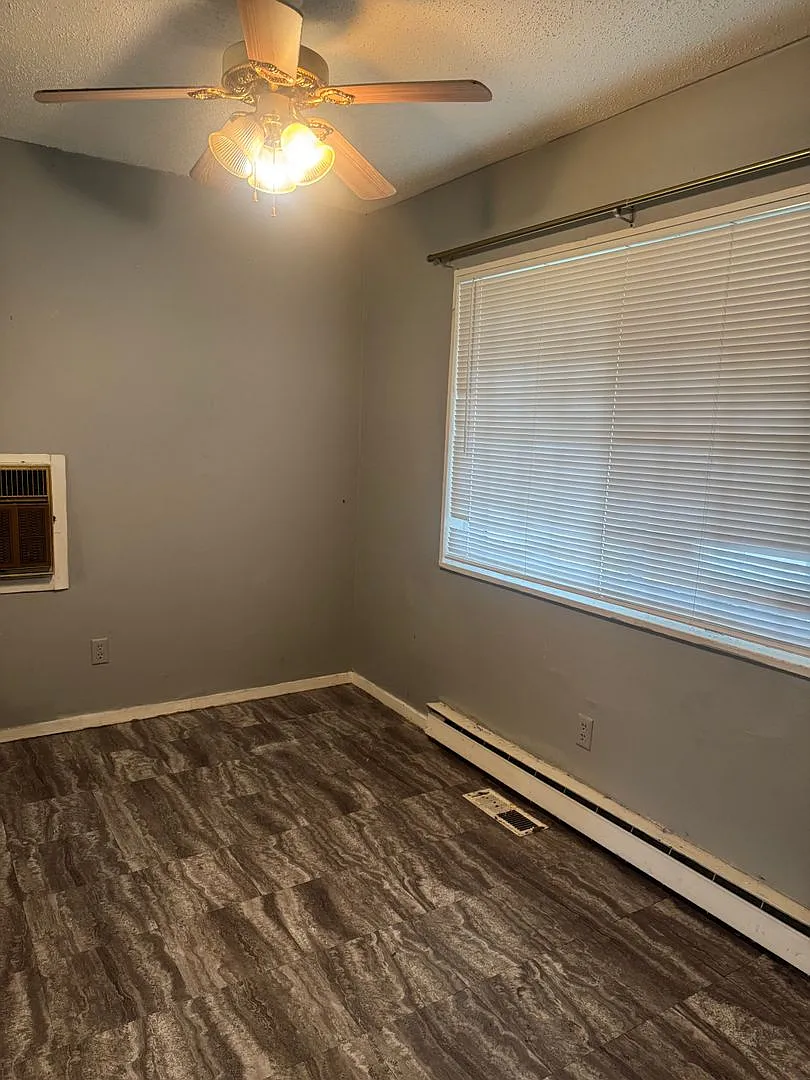 Knoxville 37930 - Spacious 3 Bedroom, 1.5 Bath Home in a convenient Knoxville Location! — Photo 3