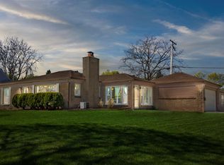 3633 N 100th St, Wauwatosa, WI 53222