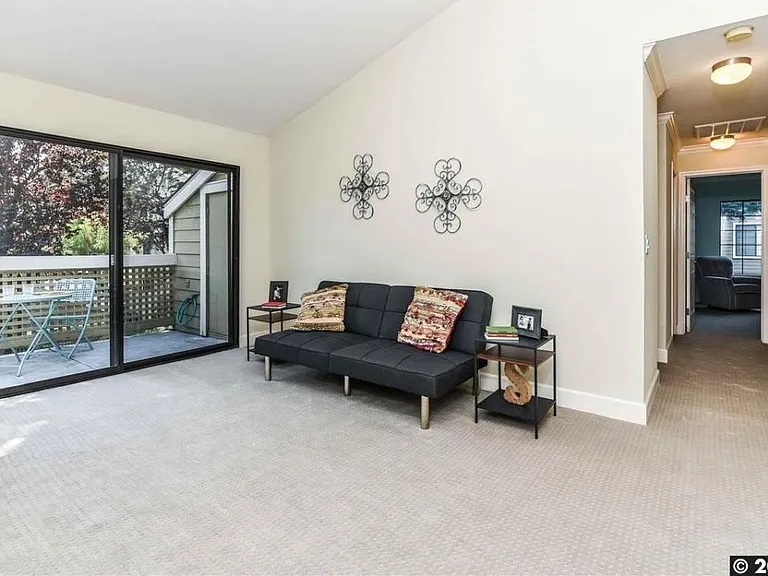 314 Eastridge Dr — Photo 3