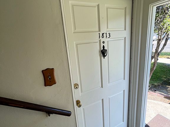 2nd image of 1809 N Glenoaks Blvd #1813