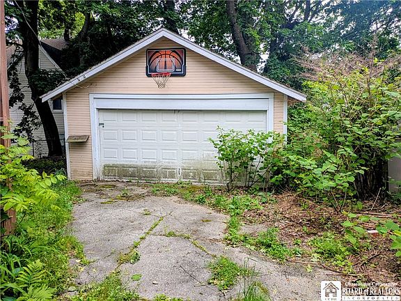 2nd image of 124 Falconer St