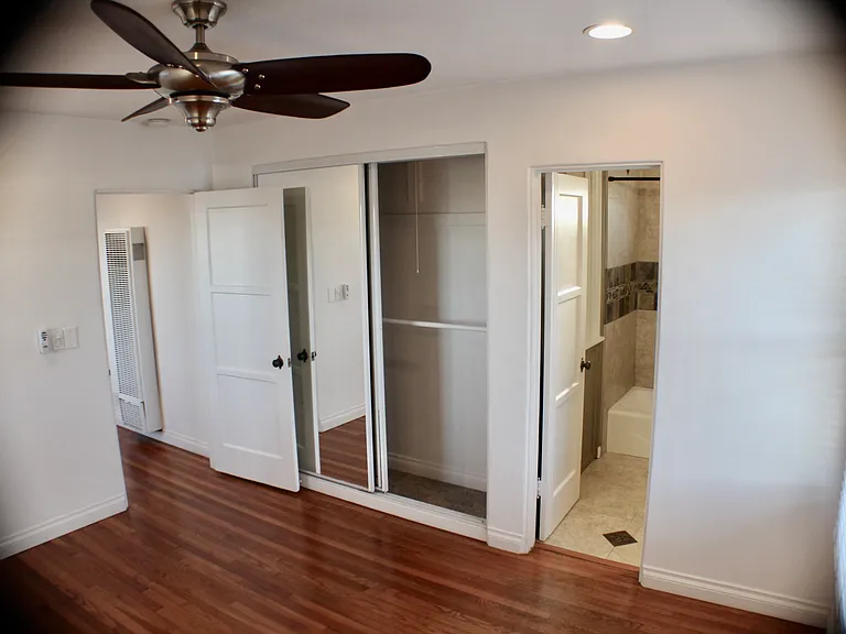 4585 Santa Monica Ave — Photo 13