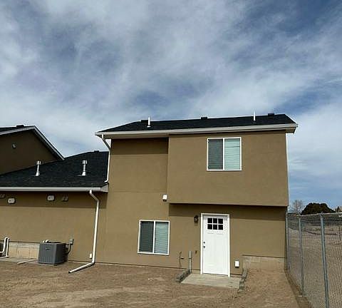 4th image of 922 S Harmony Dr #922