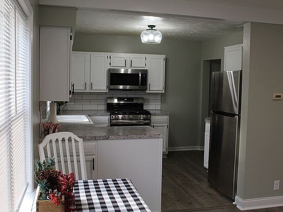 4th image of 519 W 21st St
