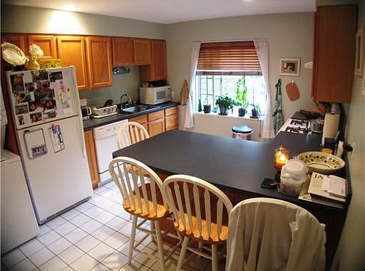 4th image of 206 Governor St APT C