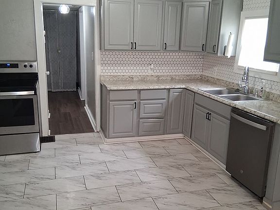 4th image of 1515 Berry Ave