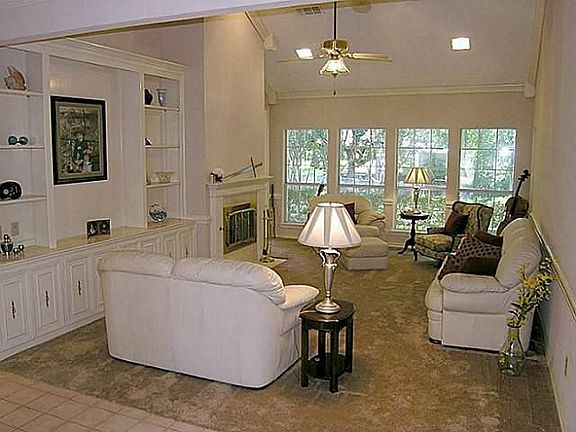 5th image of 702 Kensington Dr