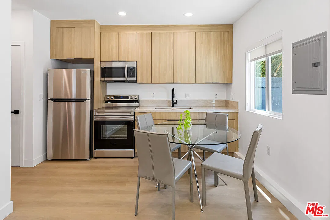 1 bed, 1.0 bath, $2,395 — Photo 2