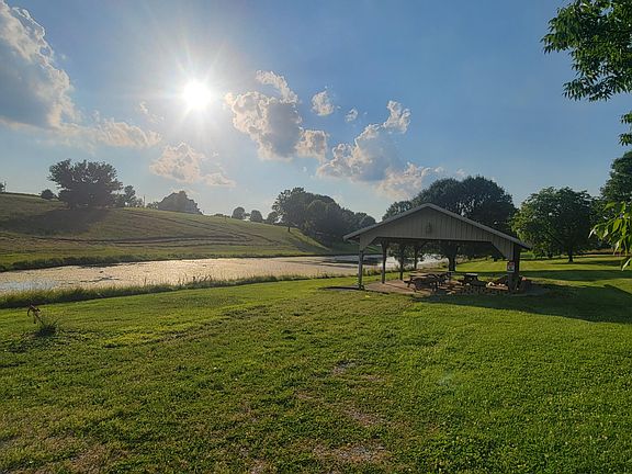 4th image of 408 Tranquil Ln