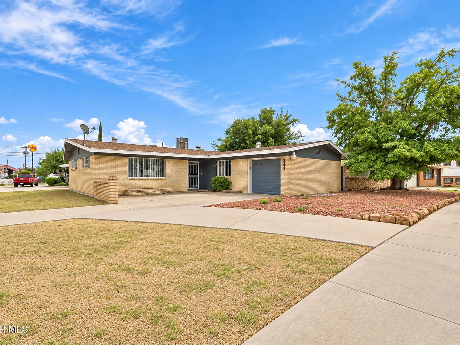 3 bed, 2.0 bath, 1710 sqft, $1,900 — Photo 1