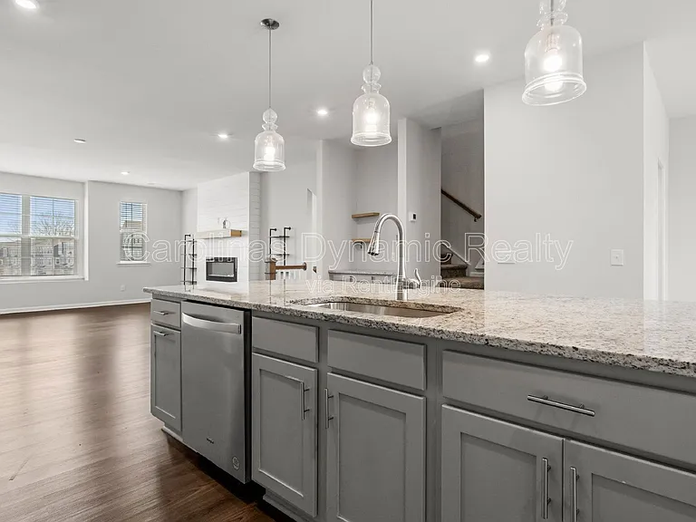 6985 Waterstone Dr — Photo 13