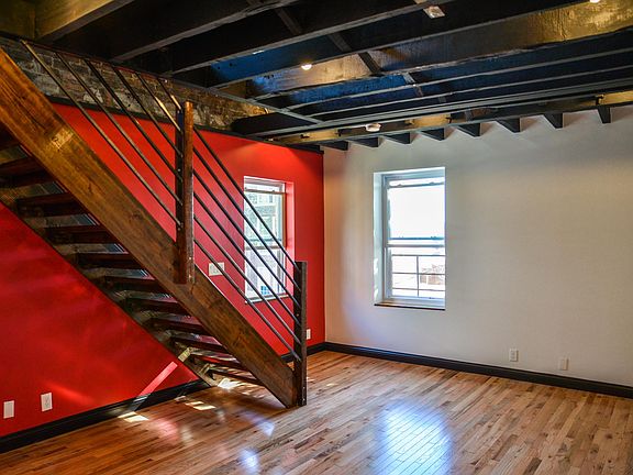 3rd image of 226 E Clifton Ave APT 2