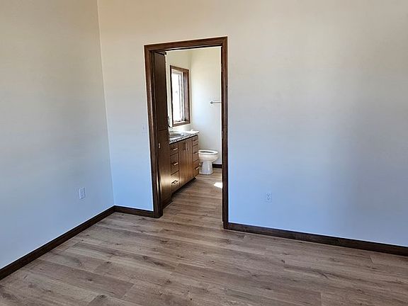 5th image of 946 S Geneva Ave #8