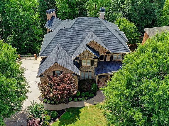 2nd image of 8930 Colonial Pl