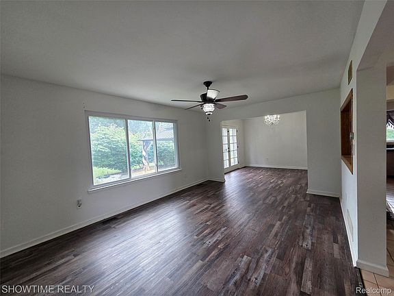 3rd image of 35706 Duke Dr
