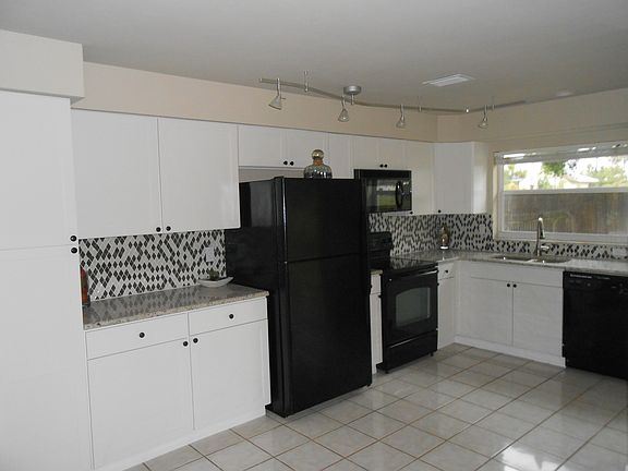 5th image of 1215 SE 14th Ter