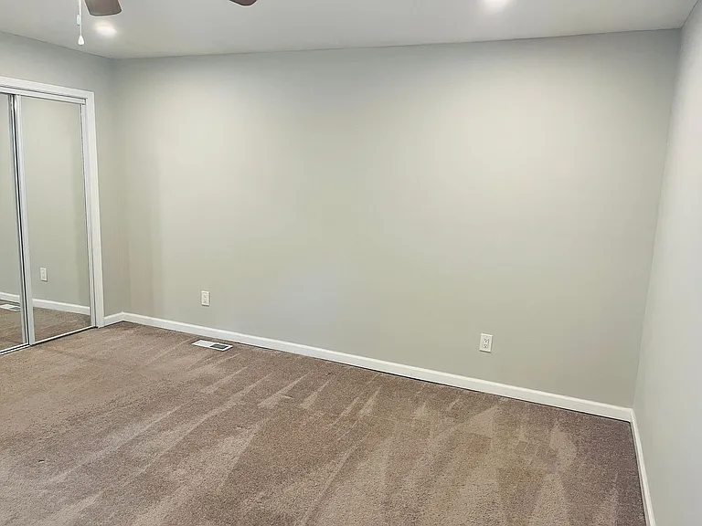 147 N Lake Dr — Photo 30
