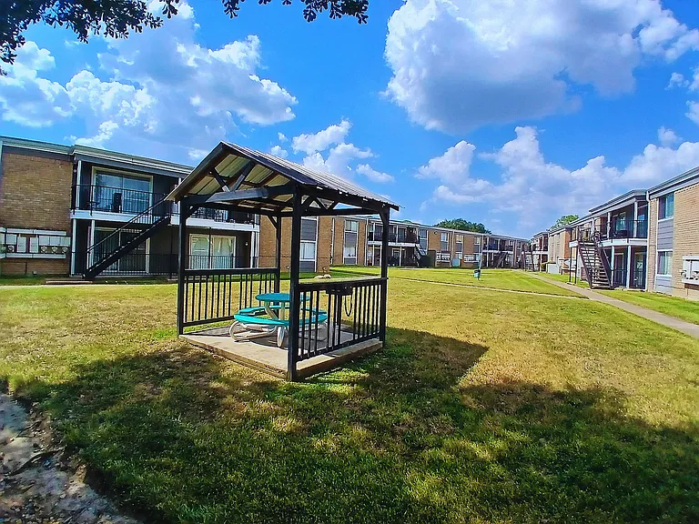 Brighton Oaks Apartment