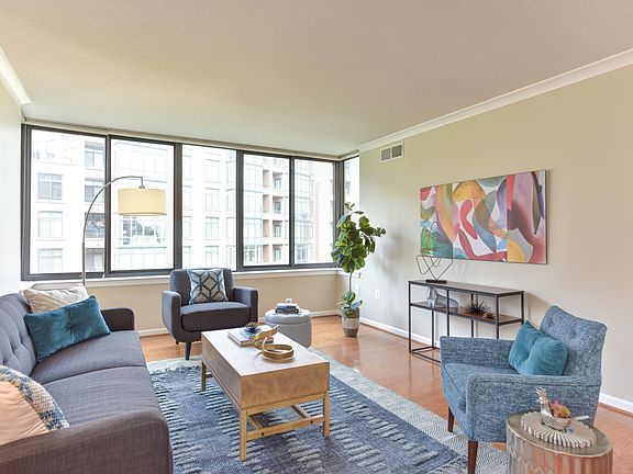4th image of 2220 Fairfax Dr APT 607