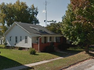 414 E Clay St, Roodhouse, IL 62082