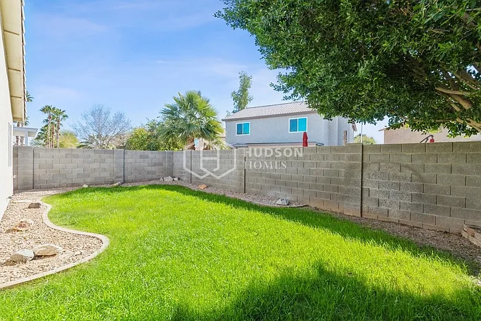 843 E Morelos St — Photo 22
